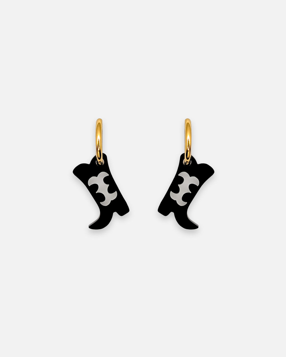 Cowboystiefel Hoops Ohrringe mit schwarzen Acryl-Anhängern und goldenen Edelstahl-Creolen von sweeps.