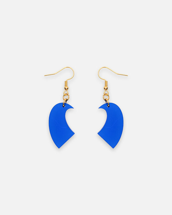 Dunkelblaue Bogen Ohrringe aus satiniertem Acrylglas mit vergoldeten Edelstahl Ohrhaken