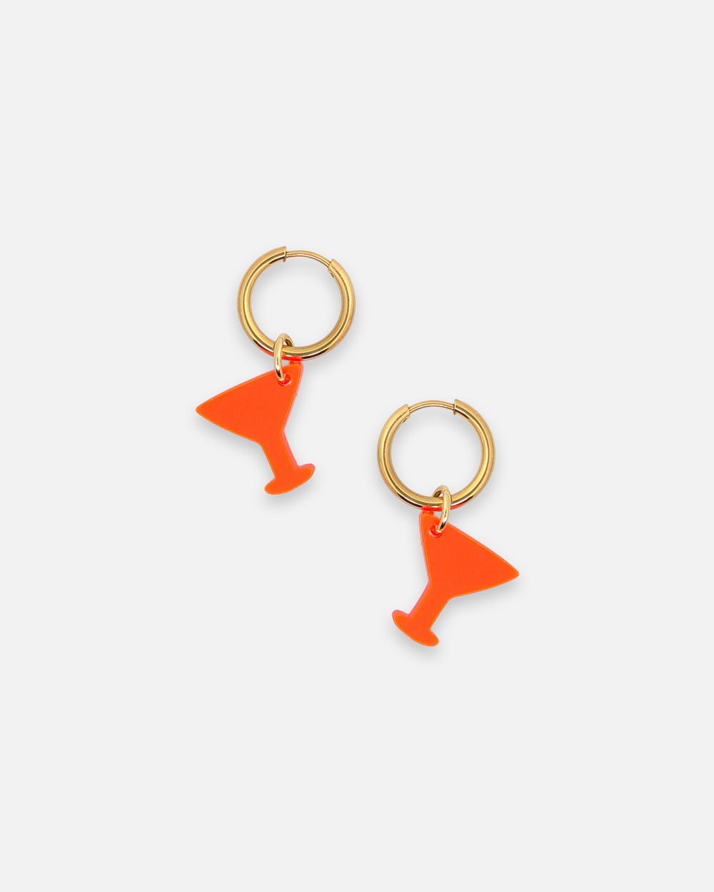 Creolen Ohrringe mit neon orangen Cocktailglas Anhänger aus Acrylglas von sweeps statement Schmuck.