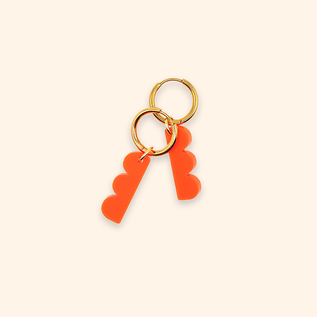 Ohrringe mit Acryl Anhänger in leuchtendem orange von sweeps