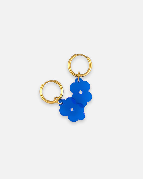 Minimalistische blaue Creolen mit ornamentalen Anhängern aus transparentem Acryl