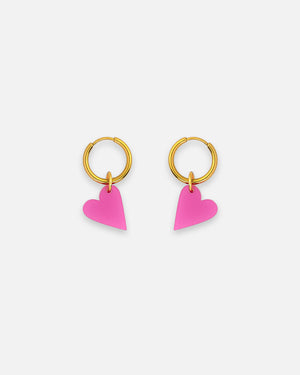 Goldene Creolen mit fuchsia Herz Anhänger – leichte Statement Ohrringe von sweeps