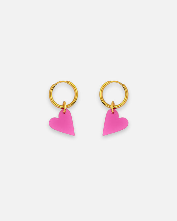 Goldene Creolen mit fuchsia Herz Anhänger – leichte Statement Ohrringe von sweeps