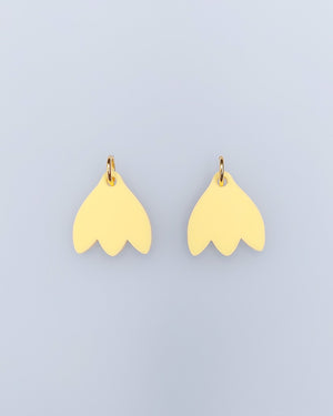Schneeglöckchen Schmuckanhänger Set in Pastellgelb mit Edelstahlring – süße Charms für sweeps Creolen Gold.