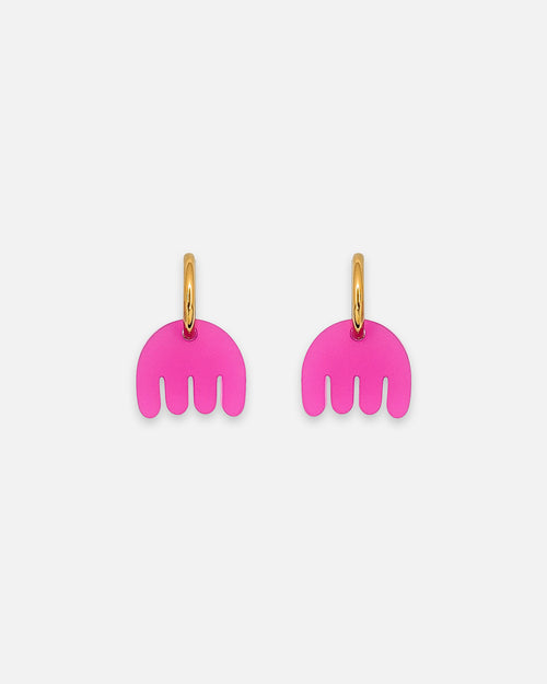 Hoops-Ohrringe mit Fuchsia-rotem Acryl Anhänger in Blumen-Form von sweeps.
