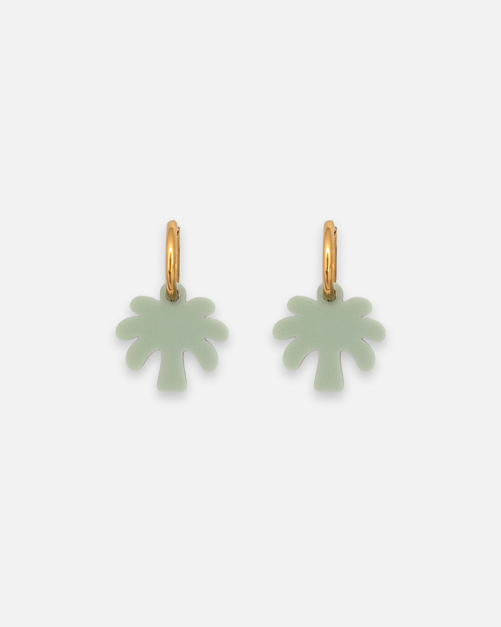 Goldene Creolen mit grünen Palmen Anhängern aus Acryl – leichte Sommer Ohrringe