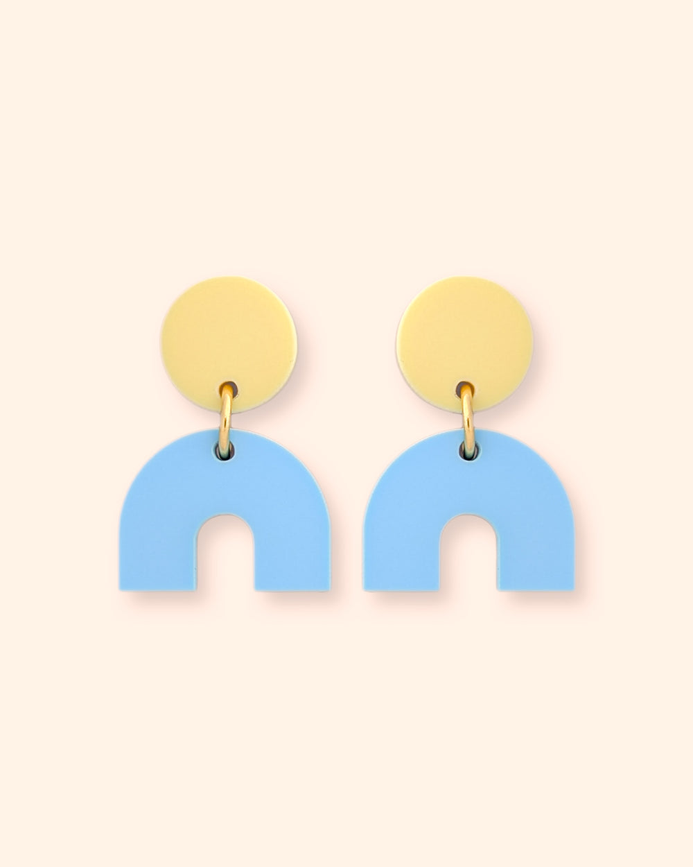 Acryl Ohrstecker mit Bogen und Kreis in hellblau und hellgelb von sweeps